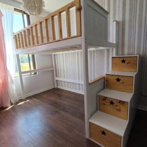 Cama en altura con baranda extendida y altura extendida
